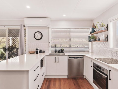 The Beach Shack - 12 Flame Street - Accommodation Directory 1