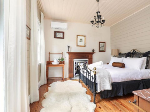 The Coach House - Accommodation Directory 3