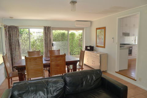 BEACHPOINT COTTAGE - Accommodation Directory 3