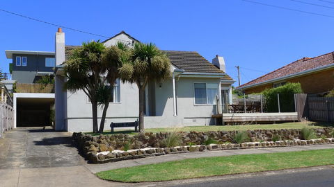 BEACHPOINT COTTAGE - Accommodation Directory 0