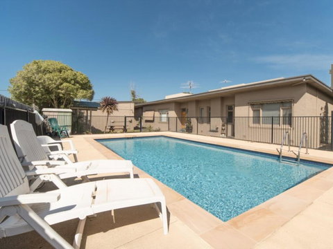 Beachside Apartment - Accommodation Directory 0
