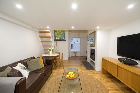 Beachside Luxury Loft Apartment - Accommodation Directory 1