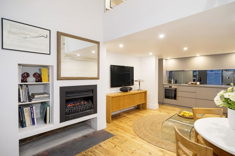 Beachside Luxury Loft Apartment - Accommodation Directory 3