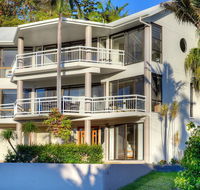 BEACHSIDE MANOR - walk to the beach - Accommodation Directory