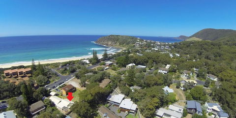 BEACHSIDE VILLA 2 - Accommodation Directory 2