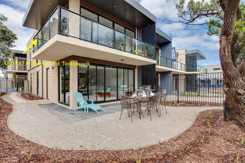 Beautiful Beachfront Apartment At Capel Sound - Accommodation Directory 2