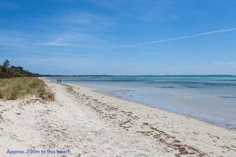 Beautiful Beachfront Apartment At Capel Sound - Accommodation Directory 0