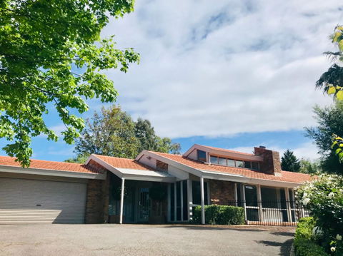 Beautiful Resort Retreat Villa In The Yarra Valley - Entertainer's Delight - Accommodation Directory 2