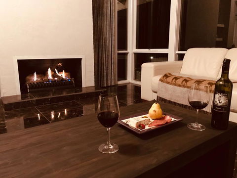 Beautiful Resort Retreat Villa In The Yarra Valley - Entertainer's Delight - Accommodation Directory 1
