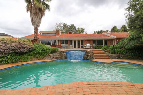 Beautiful Resort Retreat Villa In The Yarra Valley - Entertainer's Delight - Accommodation Directory 0