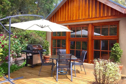 BEAUTIFUL RETREAT - 20 Mins To CBD And Only 10 Mins To MONA! - Accommodation Directory 1