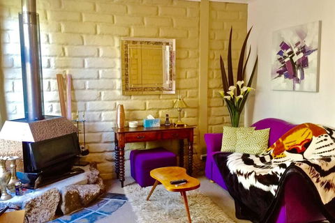 BEAUTIFUL RETREAT - 20 Mins To CBD And Only 10 Mins To MONA! - Accommodation Directory 2
