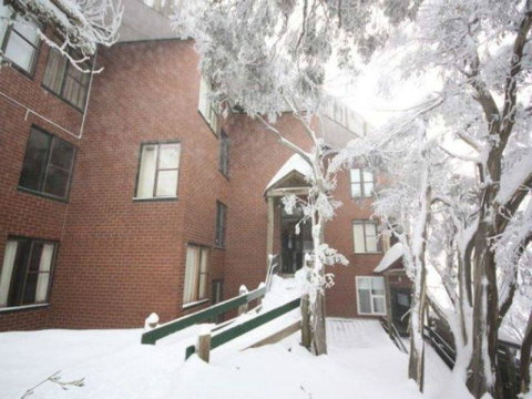 Beehive 18 - Accommodation Directory 0