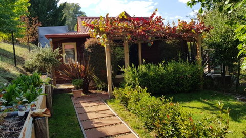 Bella Rouge Cottage Bright - Accommodation Directory 1