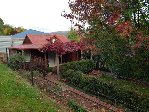Bella Rouge Cottage Bright - Accommodation Directory 0
