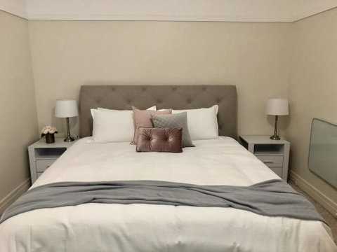 Belle Of Bright And Studio - Accommodation Directory 0