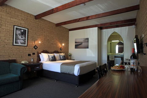 Belltower Motor Inn - Accommodation Directory 0