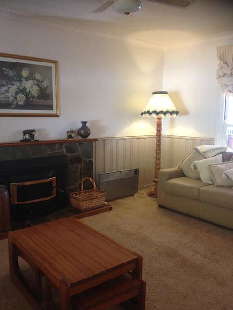 Bessie's Cottage - Accommodation Directory 3