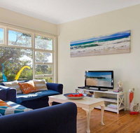 BiJ's on the Beach - 200 metres to the water - Accommodation Directory