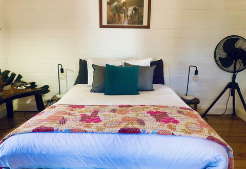 Blue Duck Cottage, Village Comfort, Fireplace - Accommodation Directory 0
