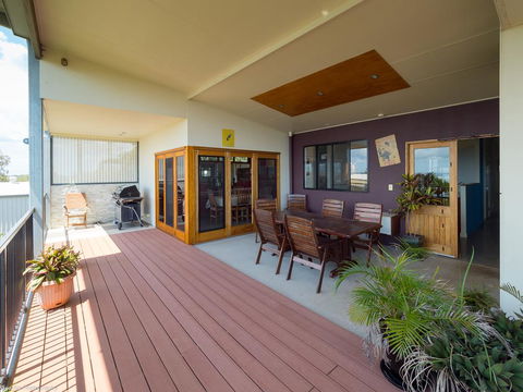 Blue Water Retreat - Upstairs - Accommodation Directory 0