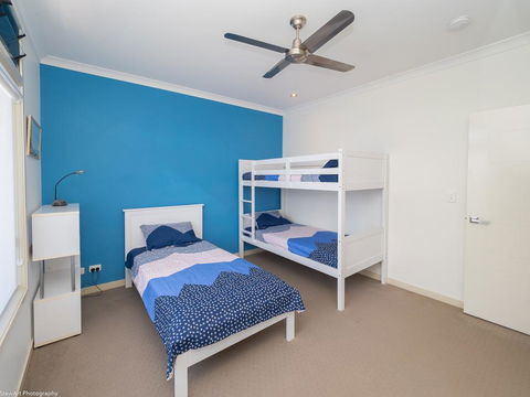 Blue Water Retreat - Upstairs - Accommodation Directory 3