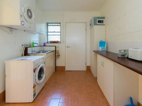 Blue Water Retreat - Upstairs & Downstairs - Accommodation Directory 2