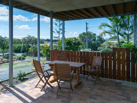 Blue Water Retreat - Upstairs & Downstairs - Accommodation Directory 3