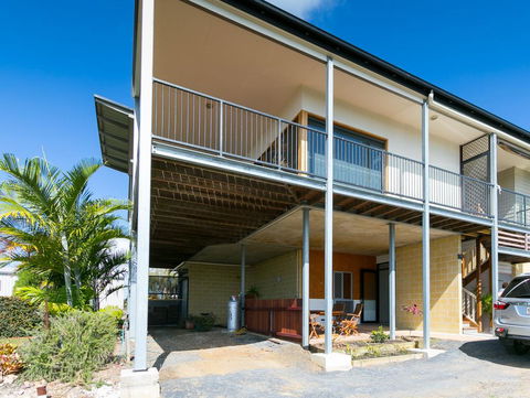 Blue Water Retreat - Upstairs & Downstairs - Accommodation Directory 1