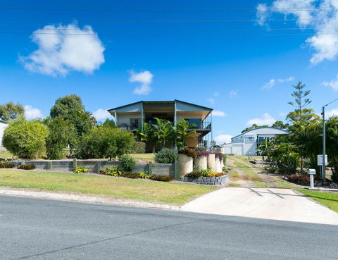 Blue Water Retreat - Upstairs & Downstairs - Accommodation Directory 0