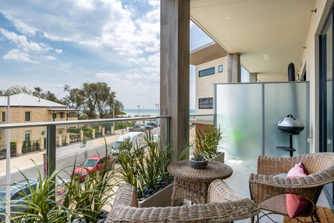 Blue Waters On The Beach: Absolute Beachfront, Views - Accommodation Directory 0