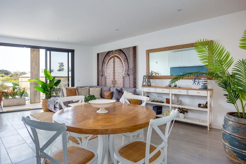 Blue Waters On The Beach: Absolute Beachfront, Views - Accommodation Directory 1