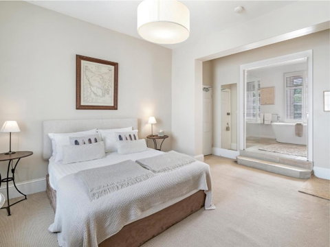 The Red Feather Inn - Accommodation Directory 3