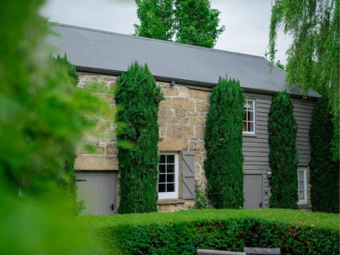 The Red Feather Inn - Accommodation Directory 2