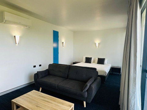 Thornton Executive Hotel - Accommodation Directory 2
