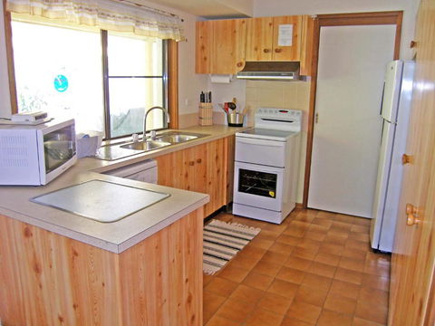 WARR4C - Home Away - Accommodation Directory 1