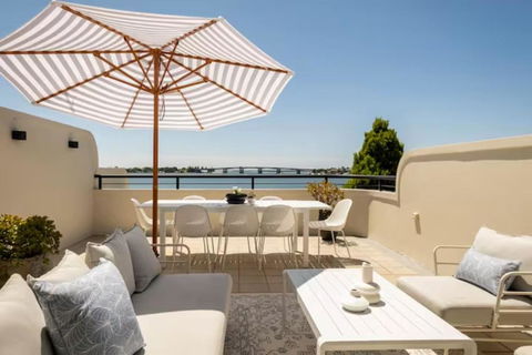 Waterfront Duplex 5 Bedrooms 5 Bathrooms - Accommodation Directory 3