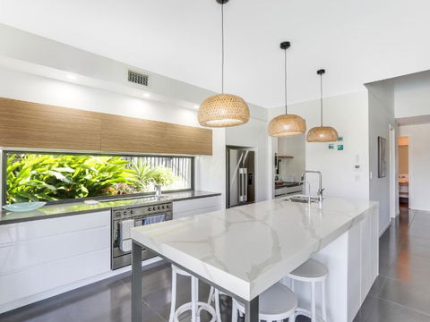 WATERFRONT HOME BORDERING MOOLOOLABA - Accommodation Directory 3