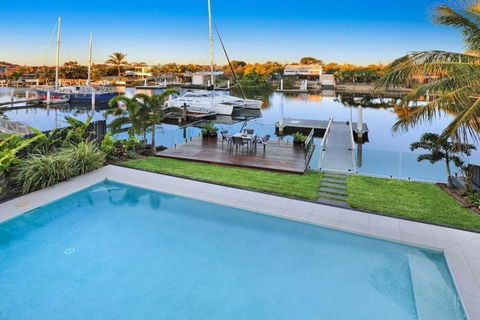 WATERFRONT HOME BORDERING MOOLOOLABA - Accommodation Directory 1