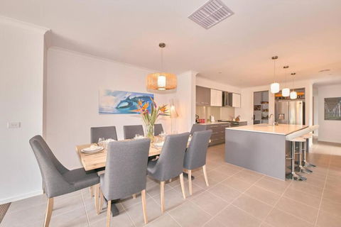Zeally Sands Pool Retreat - Accommodation Directory 1