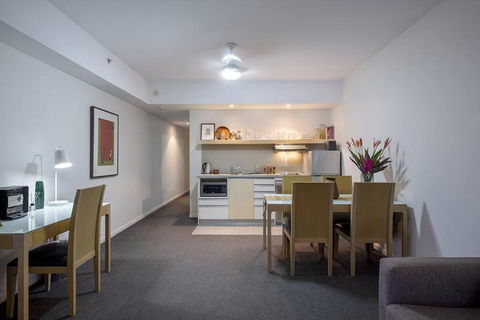 ZEN CITY & SEA Executive 1-BR Suite In Darwin CBD - Accommodation Directory 0