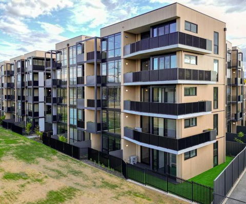 ZMITH Apartment - BROOKE, - Near AIS, GIO Stadium, UC, & Nth - Canberra Hospital - Accommodation Directory 2